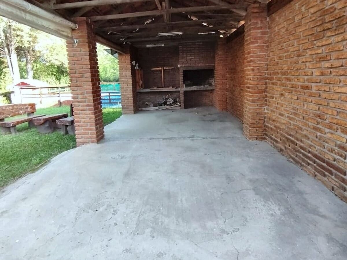 Casa 3 dormitorios con pileta, 822 m² y apto crédito en Villa Parque Siquimán — foto 7