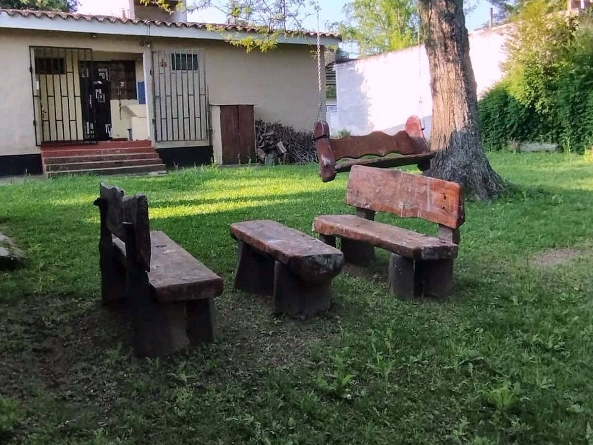 Casa 3 dormitorios con pileta, 822 m² y apto crédito en Villa Parque Siquimán — foto 2