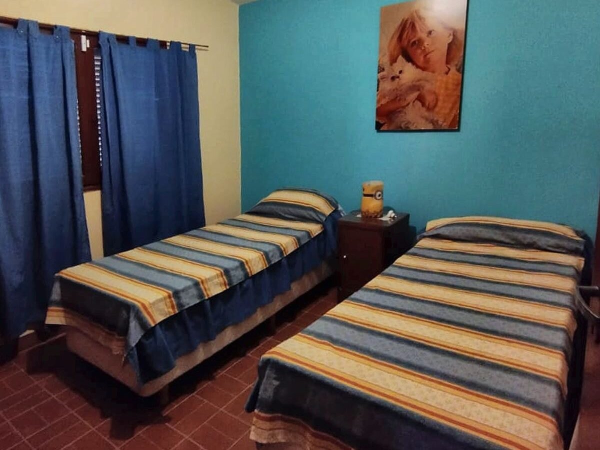 Casa 3 dormitorios con pileta, 822 m² y apto crédito en Villa Parque Siquimán — foto 12