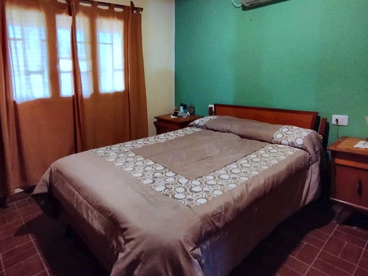 Casa 3 dormitorios con pileta, 822 m² y apto crédito en Villa Parque Siquimán — foto 11