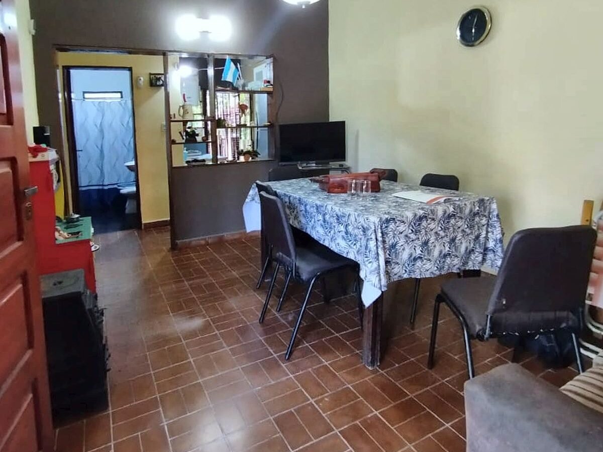 Casa 3 dormitorios con pileta, 822 m² y apto crédito en Villa Parque Siquimán — foto 8
