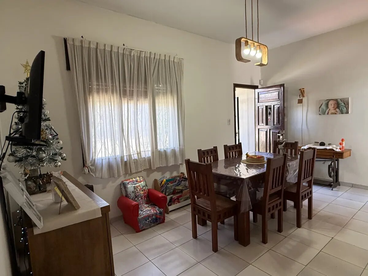 Casa De 3 Dormitorios Con Gran Parque. - 18