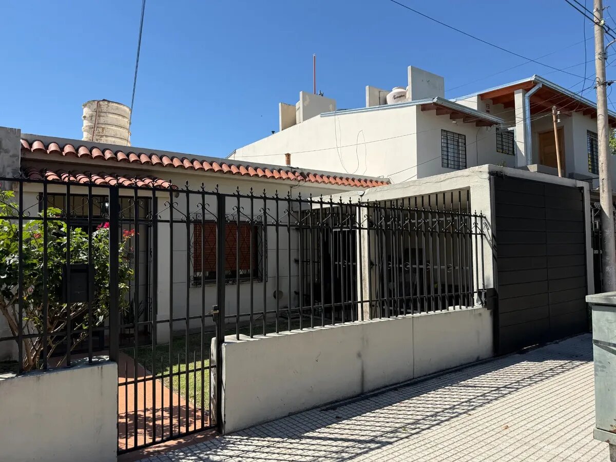 Casa De 3 Dormitorios Con Gran Parque. - 3