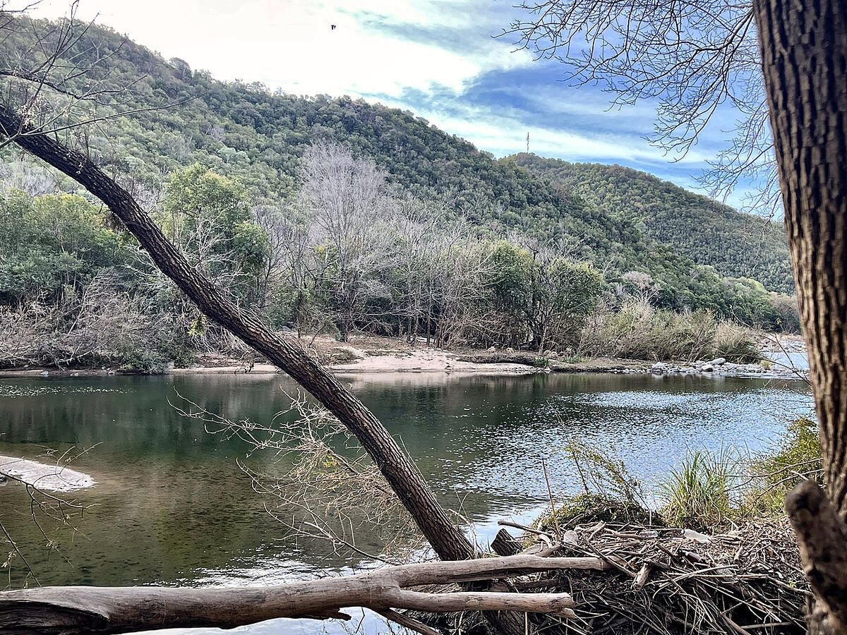 Casa 4 dormitorios con pileta y bajada al río Anisacate en La Serranita — foto 2