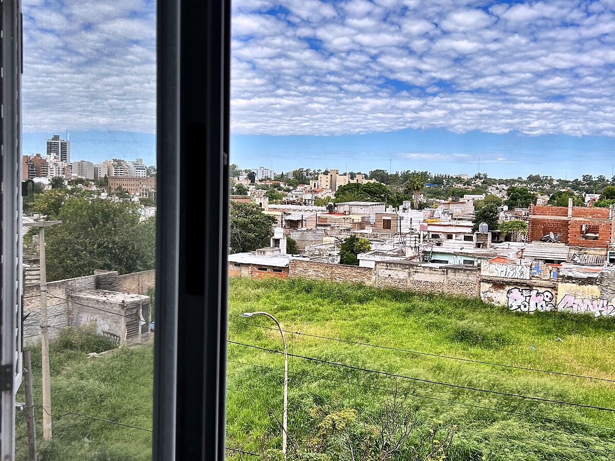Departamento 3 dorm con cochera y balcón, escritura, Güemes - Av. Pueyrredón — foto 2