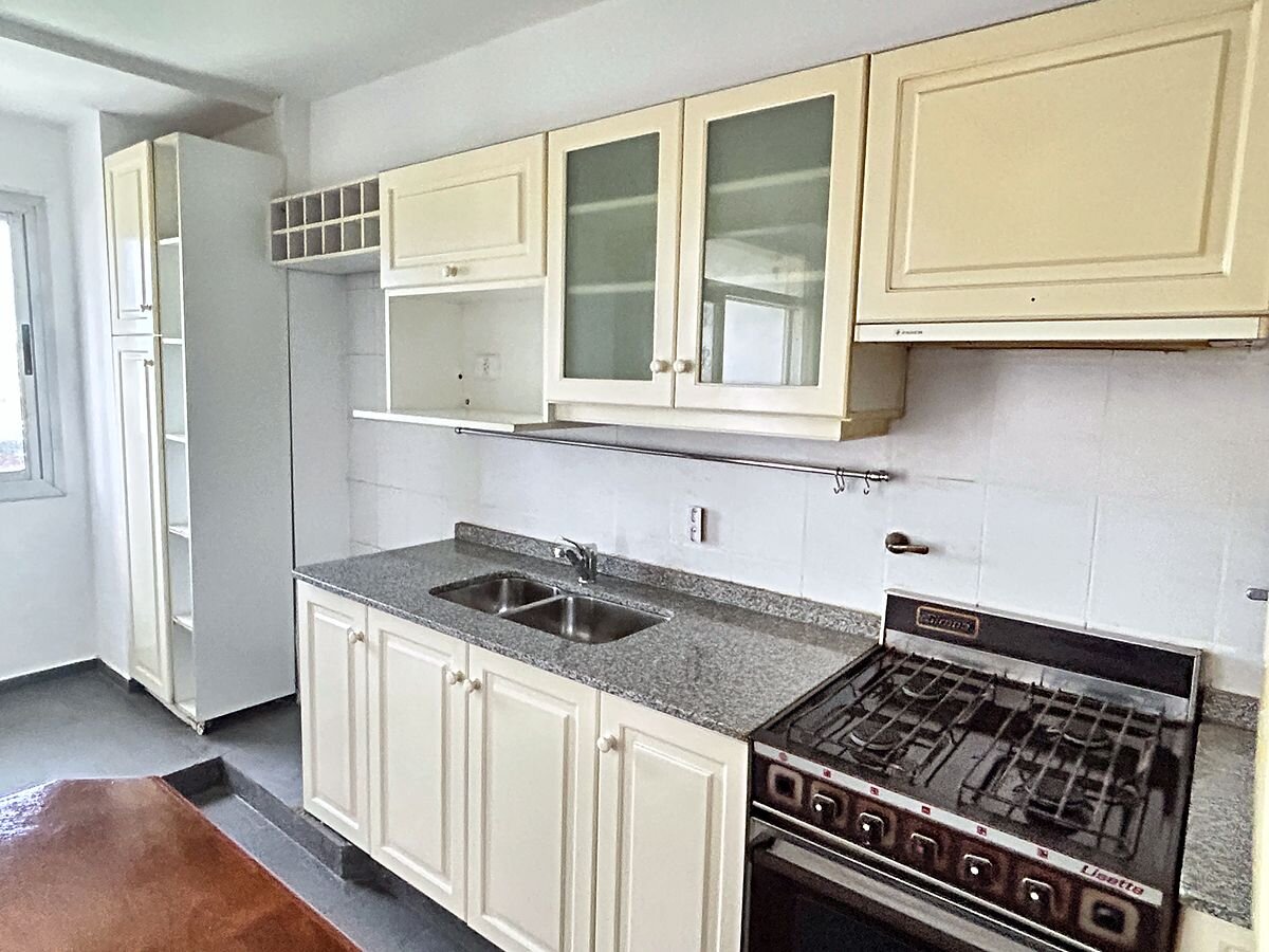 Departamento 3 dorm con cochera y balcón, escritura, Güemes - Av. Pueyrredón — foto 6