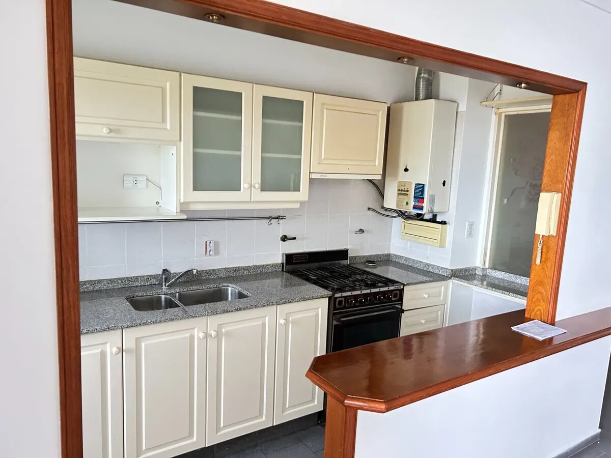 Departamento 3 dorm con cochera y balcón, escritura, Güemes - Av. Pueyrredón — foto 5
