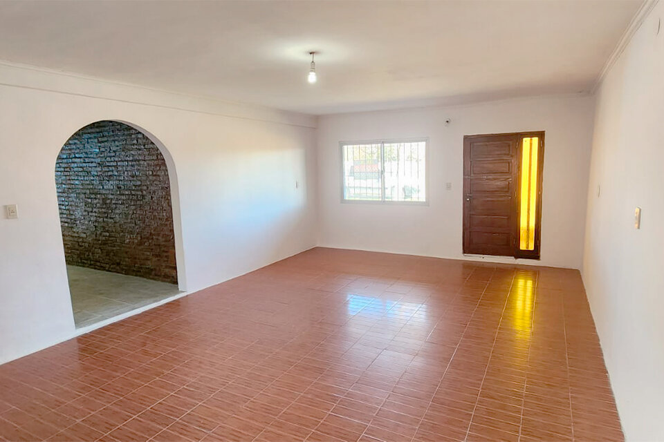 HERMOSA CASA 3 DORMITORIOS CON PILETA EN PUEBLO ESTHER - 10
