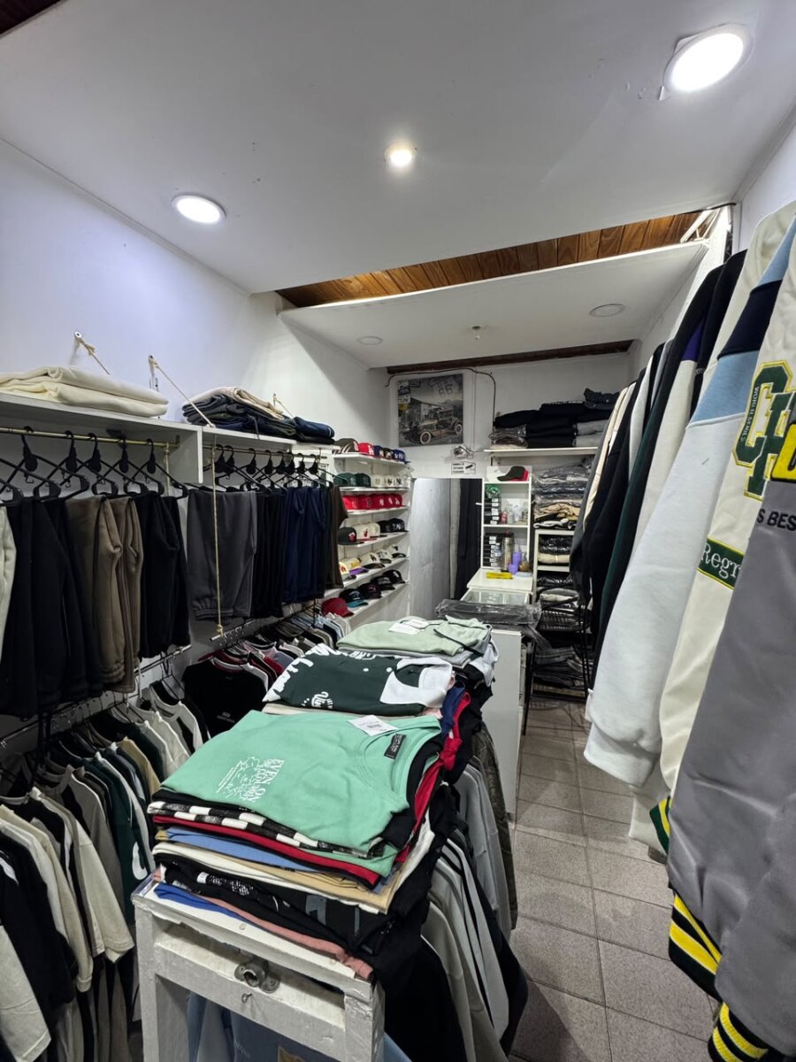 Locales Comerciales - Av Presidente Peron 3600 - 4