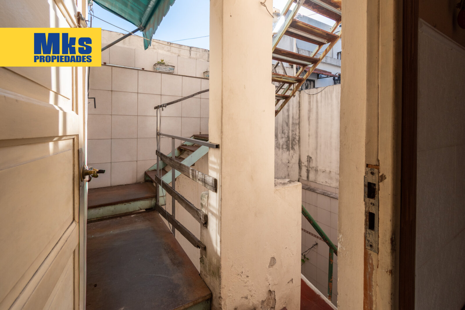 Venta casa en lote propio - dos plantas, terraza y cochera. - 29