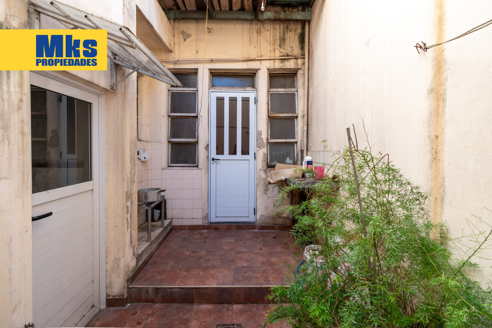 Venta casa en lote propio - dos plantas, terraza y cochera. - 27