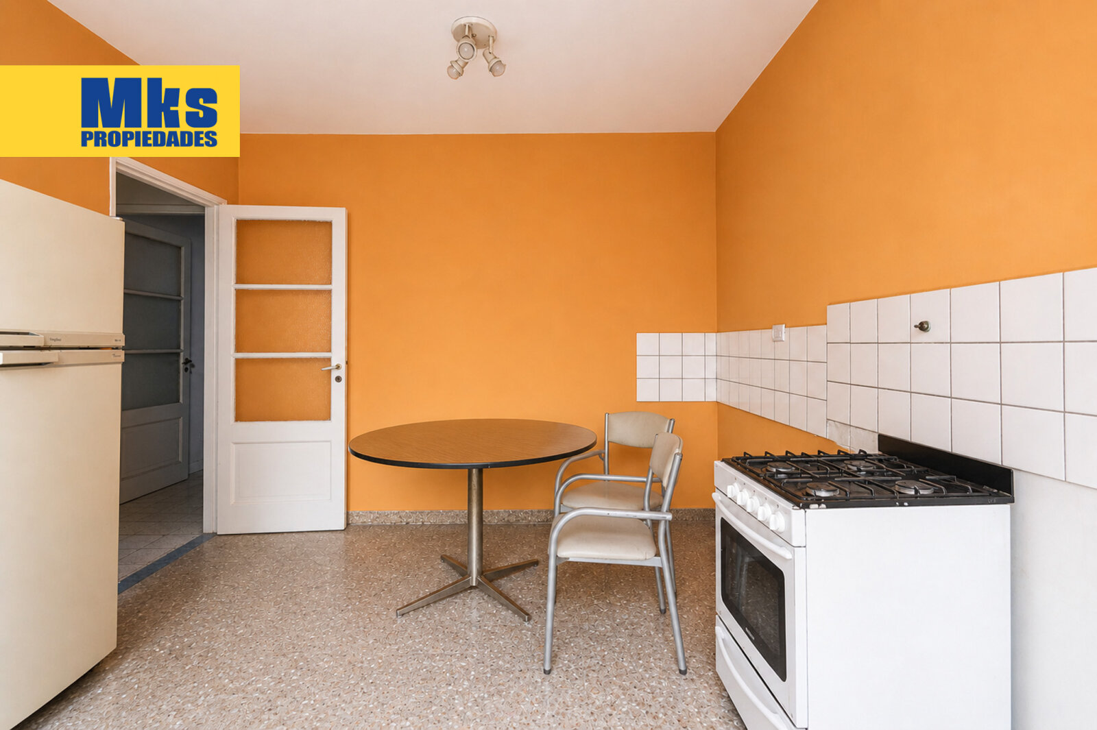 Venta casa en lote propio - dos plantas, terraza y cochera. - 18