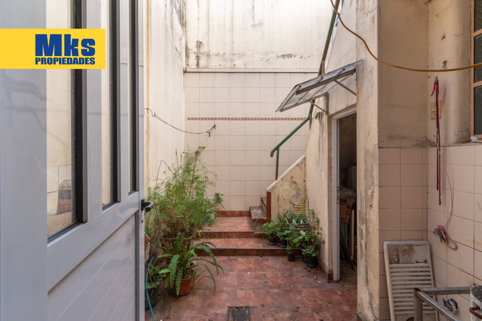 Venta casa en lote propio - dos plantas, terraza y cochera. - 26