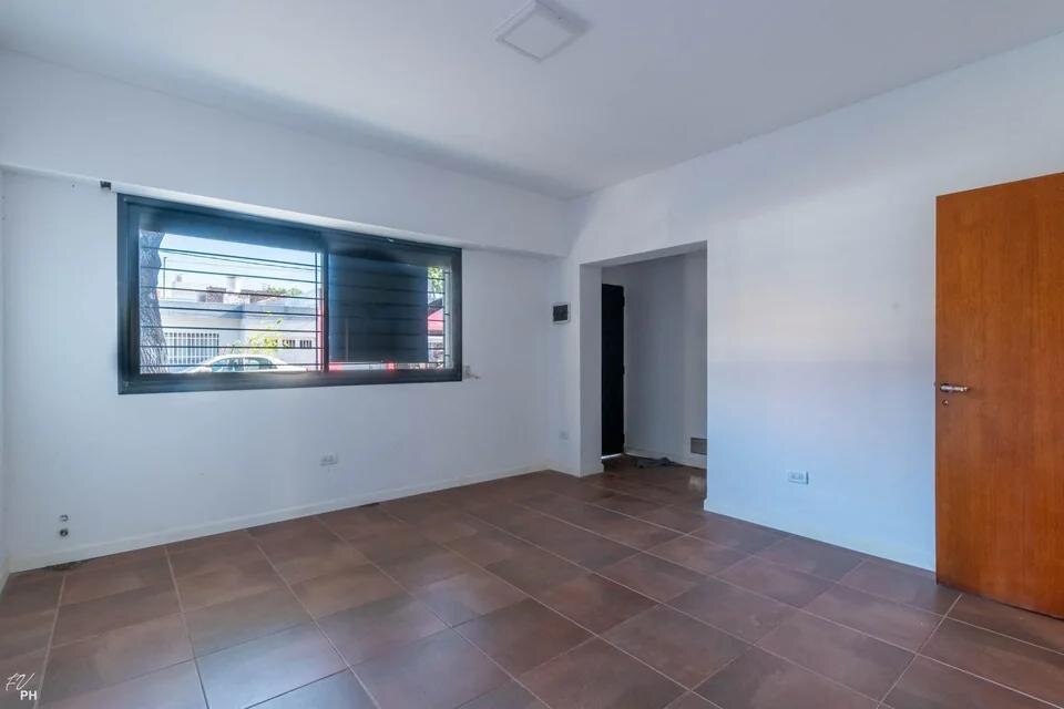 Impecable casa Hipolito Yrigoyen 900, ideal familia o instituciones - 25