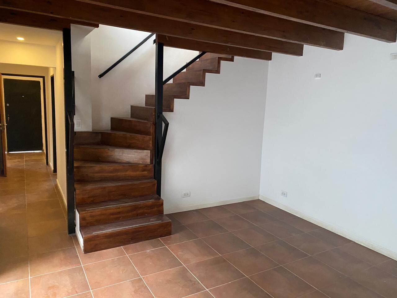 Impecable casa Hipolito Yrigoyen 900, ideal familia o instituciones - 4