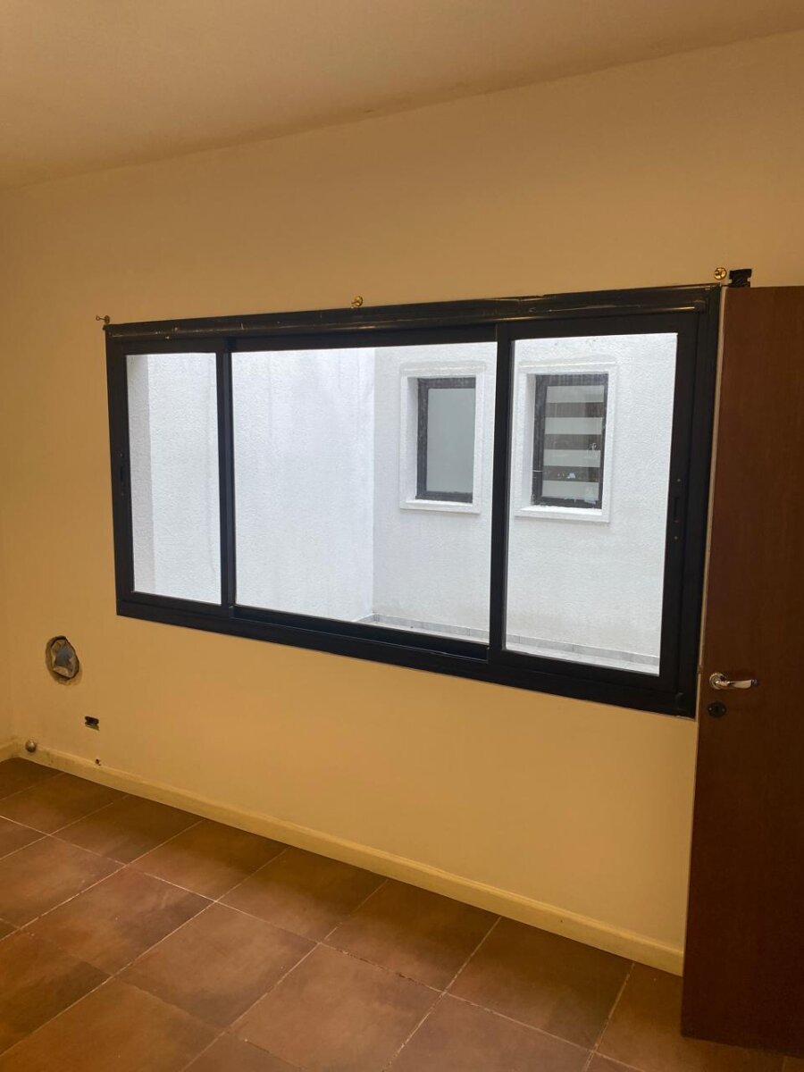 Impecable casa Hipolito Yrigoyen 900, ideal familia o instituciones - 18