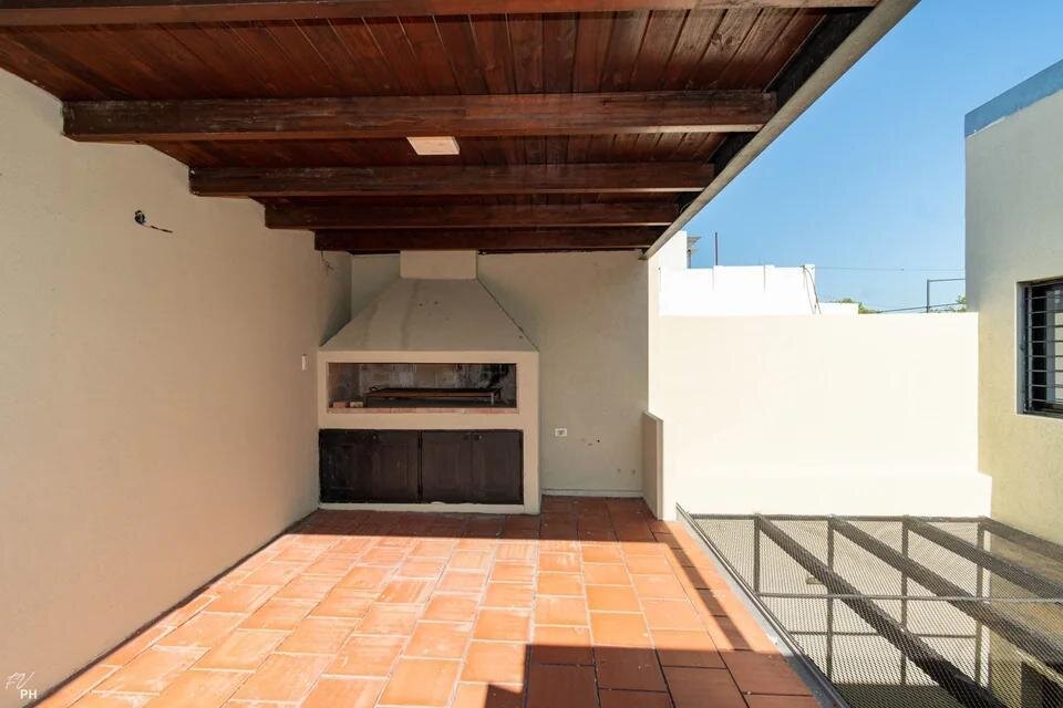 Impecable casa Hipolito Yrigoyen 900, ideal familia o instituciones - 29