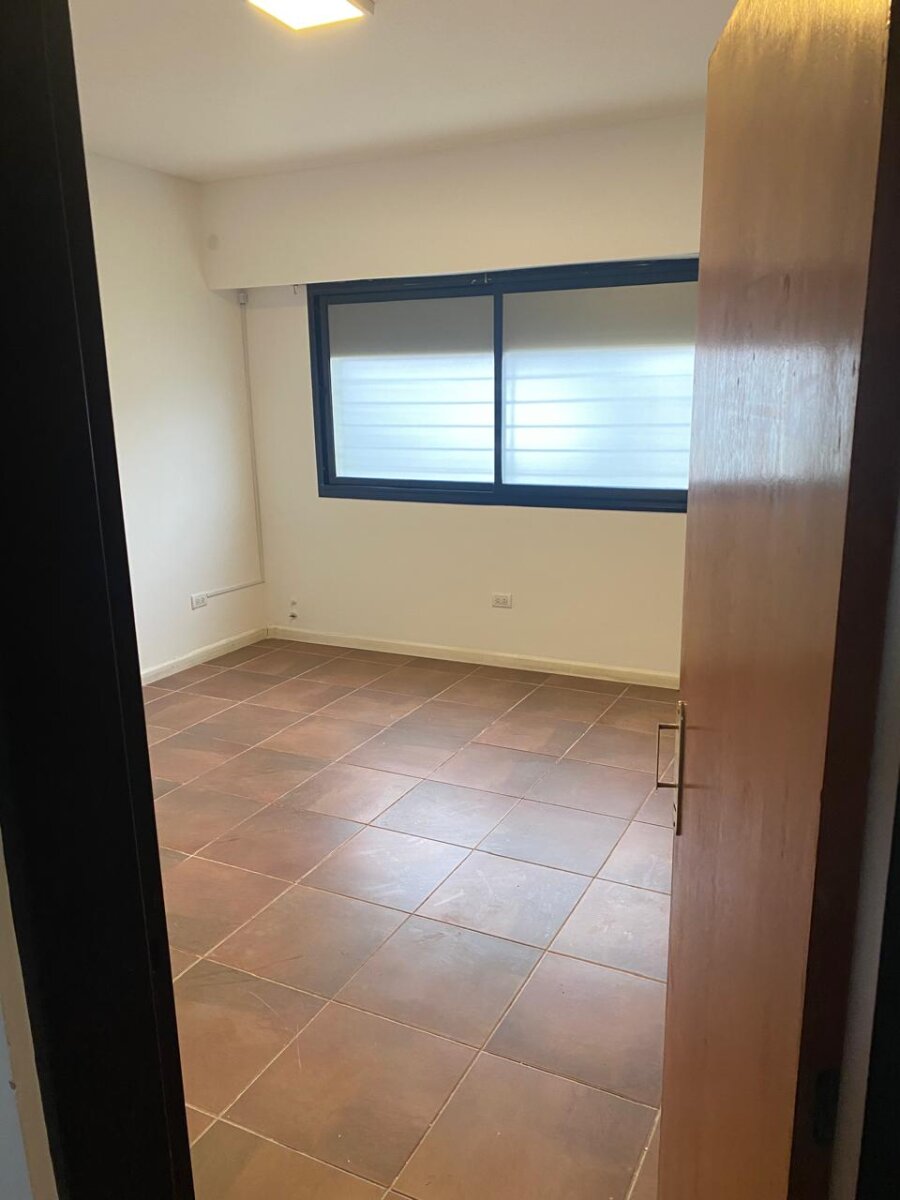 Impecable casa Hipolito Yrigoyen 900, ideal familia o instituciones - 19
