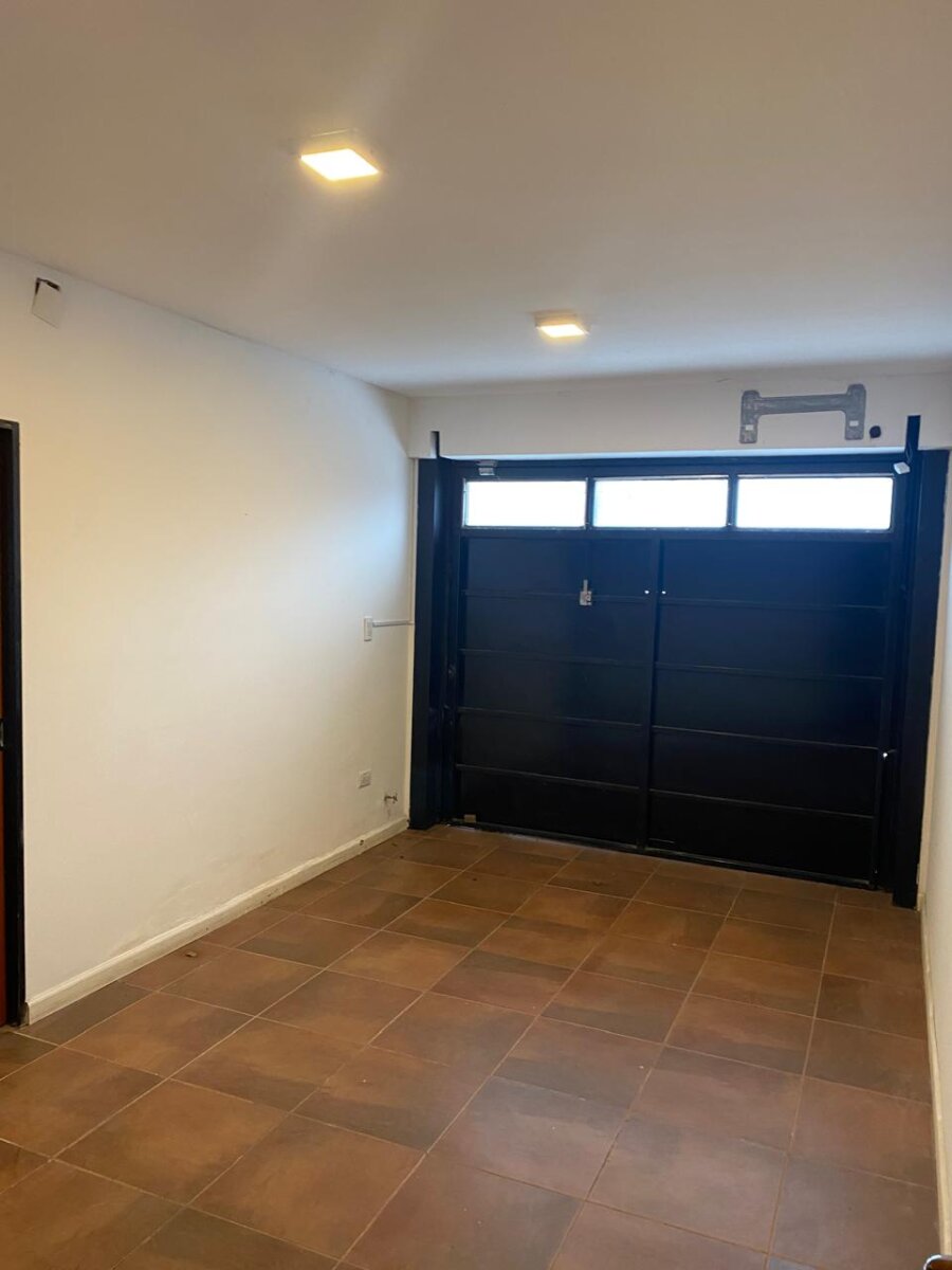 Impecable casa Hipolito Yrigoyen 900, ideal familia o instituciones - 27
