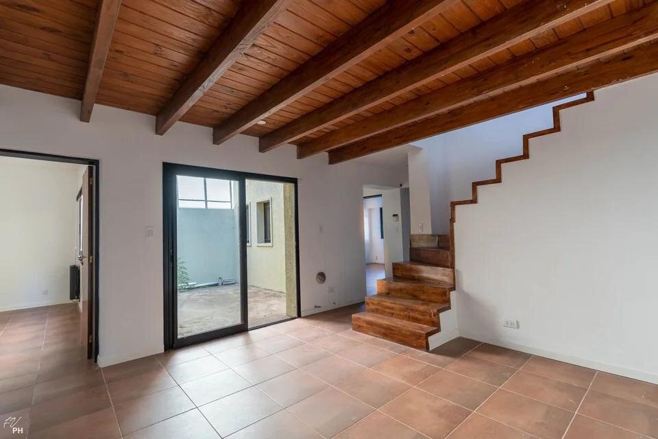 Impecable casa Hipolito Yrigoyen 900, ideal familia o instituciones - 2