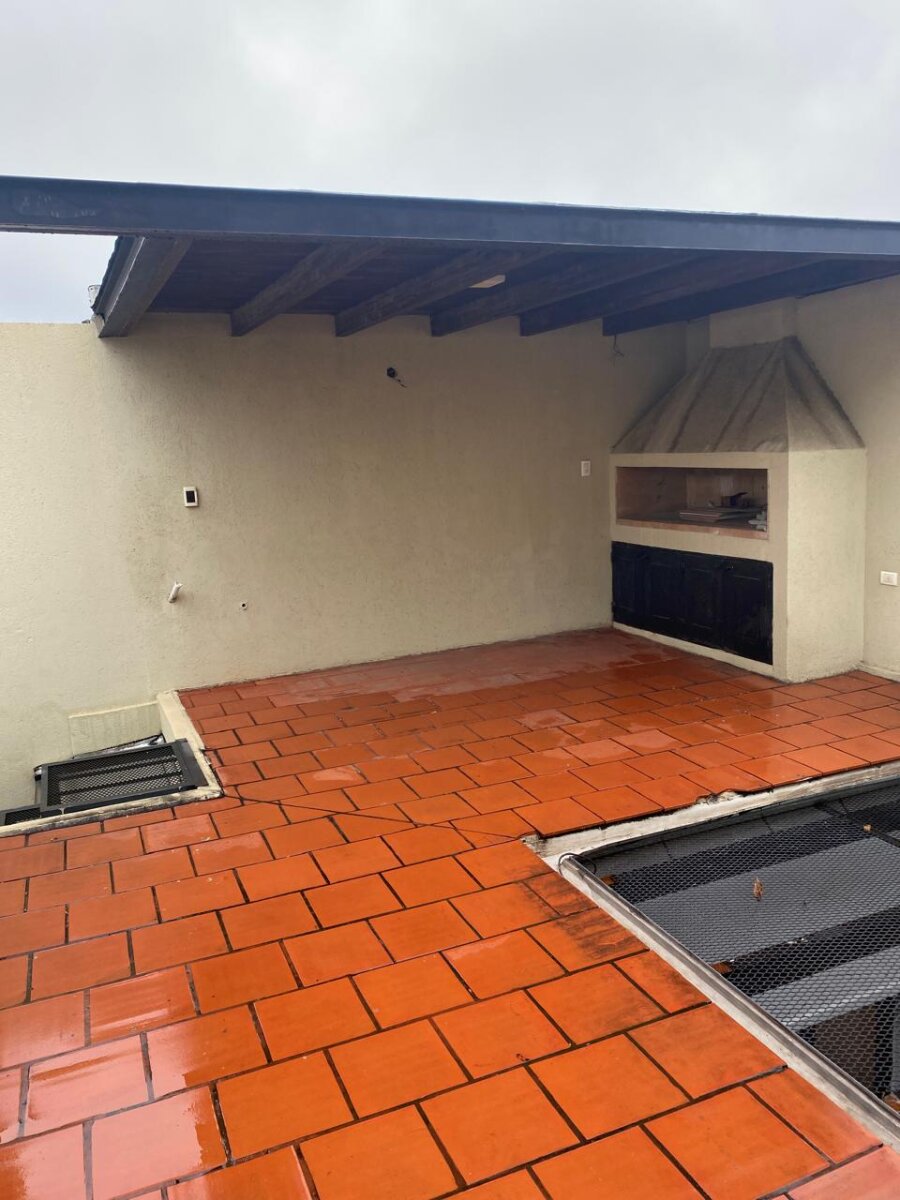 Impecable casa Hipolito Yrigoyen 900, ideal familia o instituciones - 33