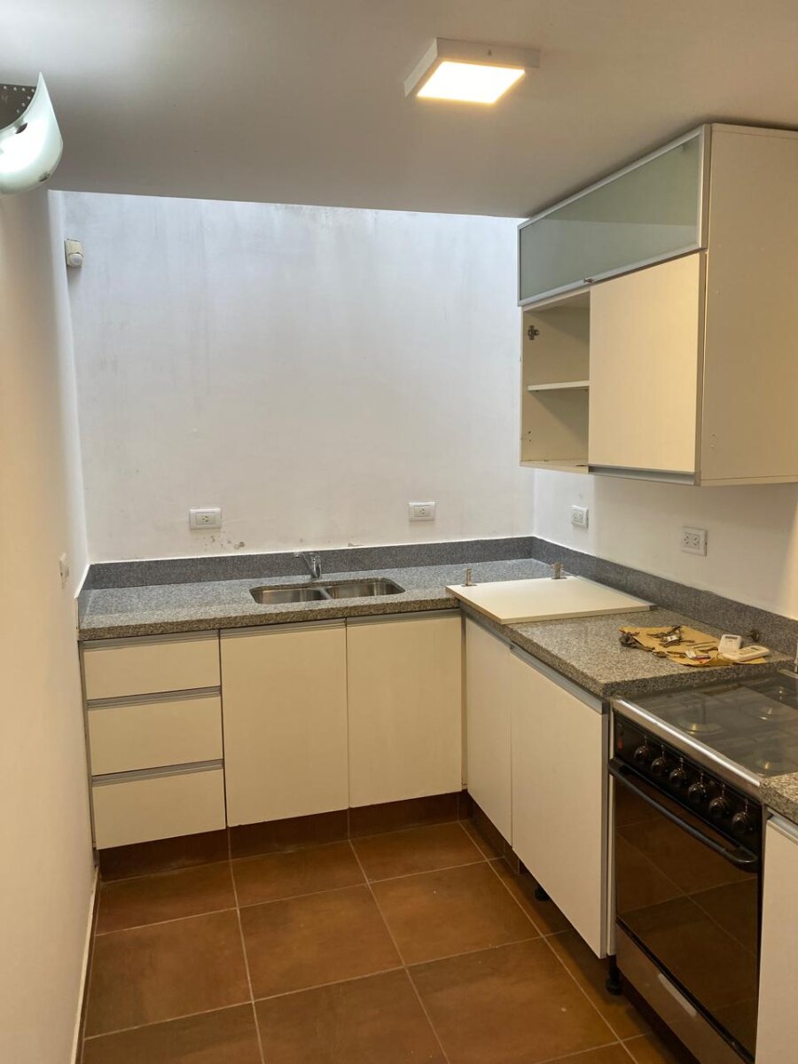 Impecable casa Hipolito Yrigoyen 900, ideal familia o instituciones - 8