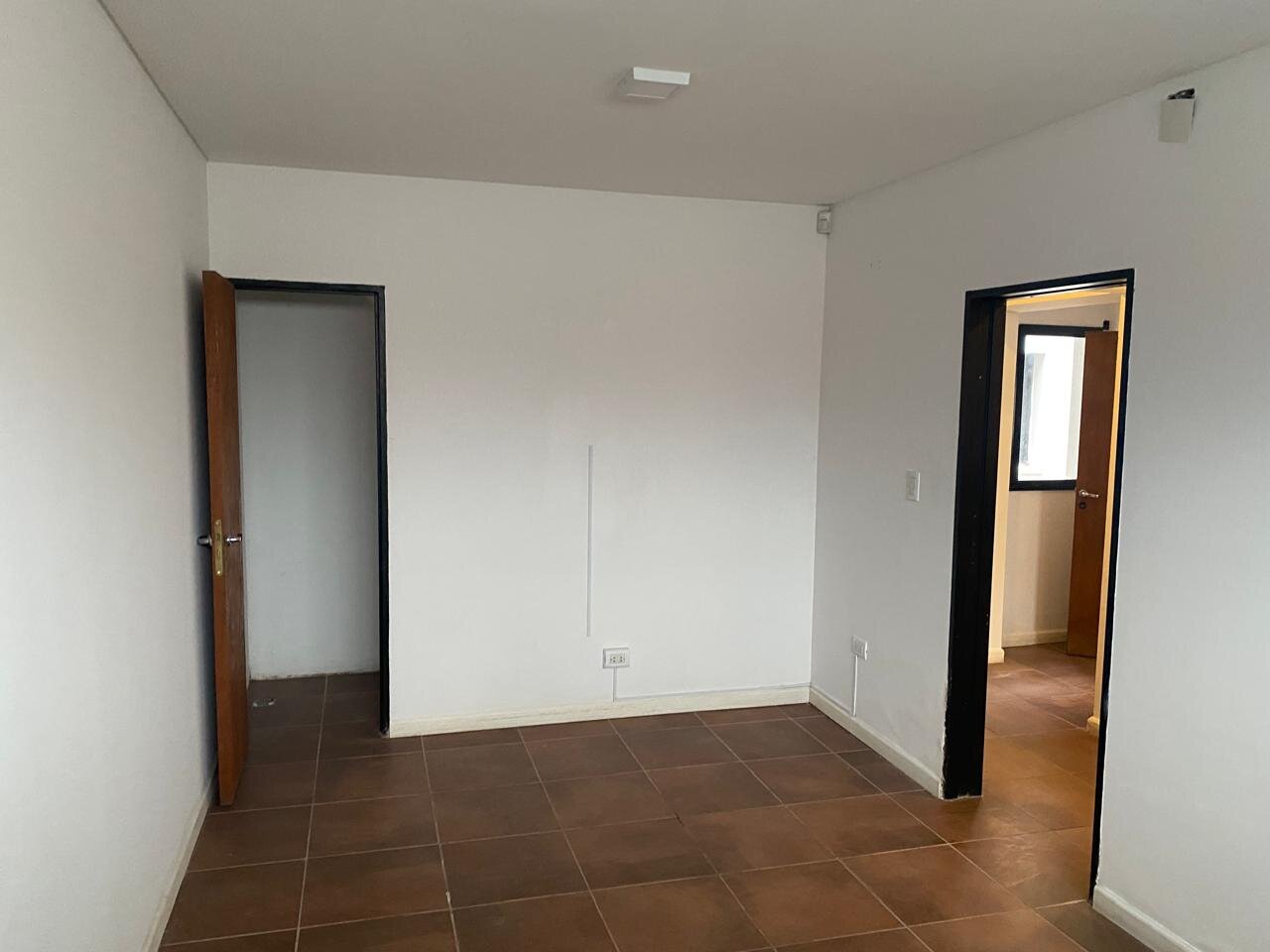 Impecable casa Hipolito Yrigoyen 900, ideal familia o instituciones - 21