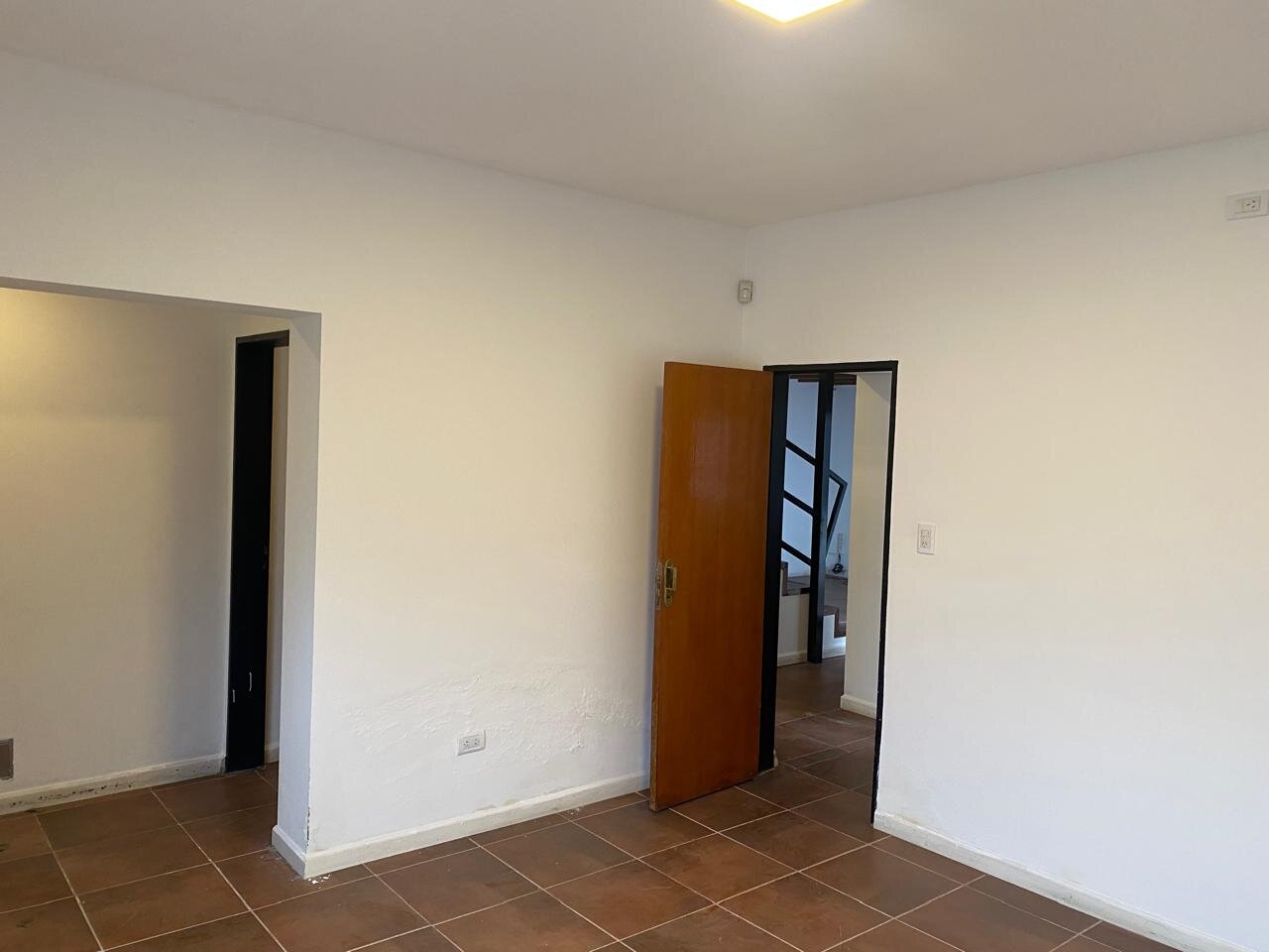 Impecable casa Hipolito Yrigoyen 900, ideal familia o instituciones - 16