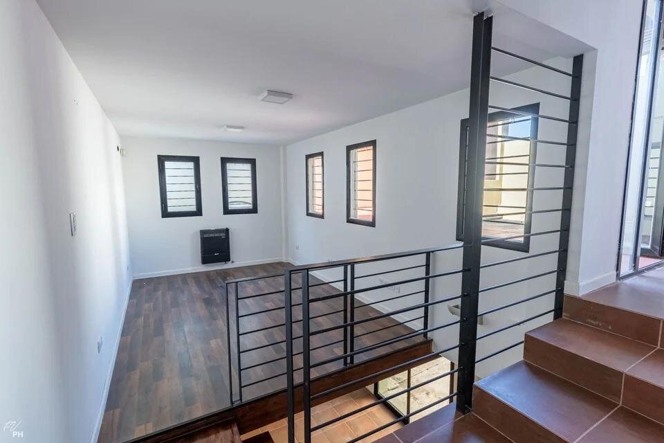 Impecable casa Hipolito Yrigoyen 900, ideal familia o instituciones - 12