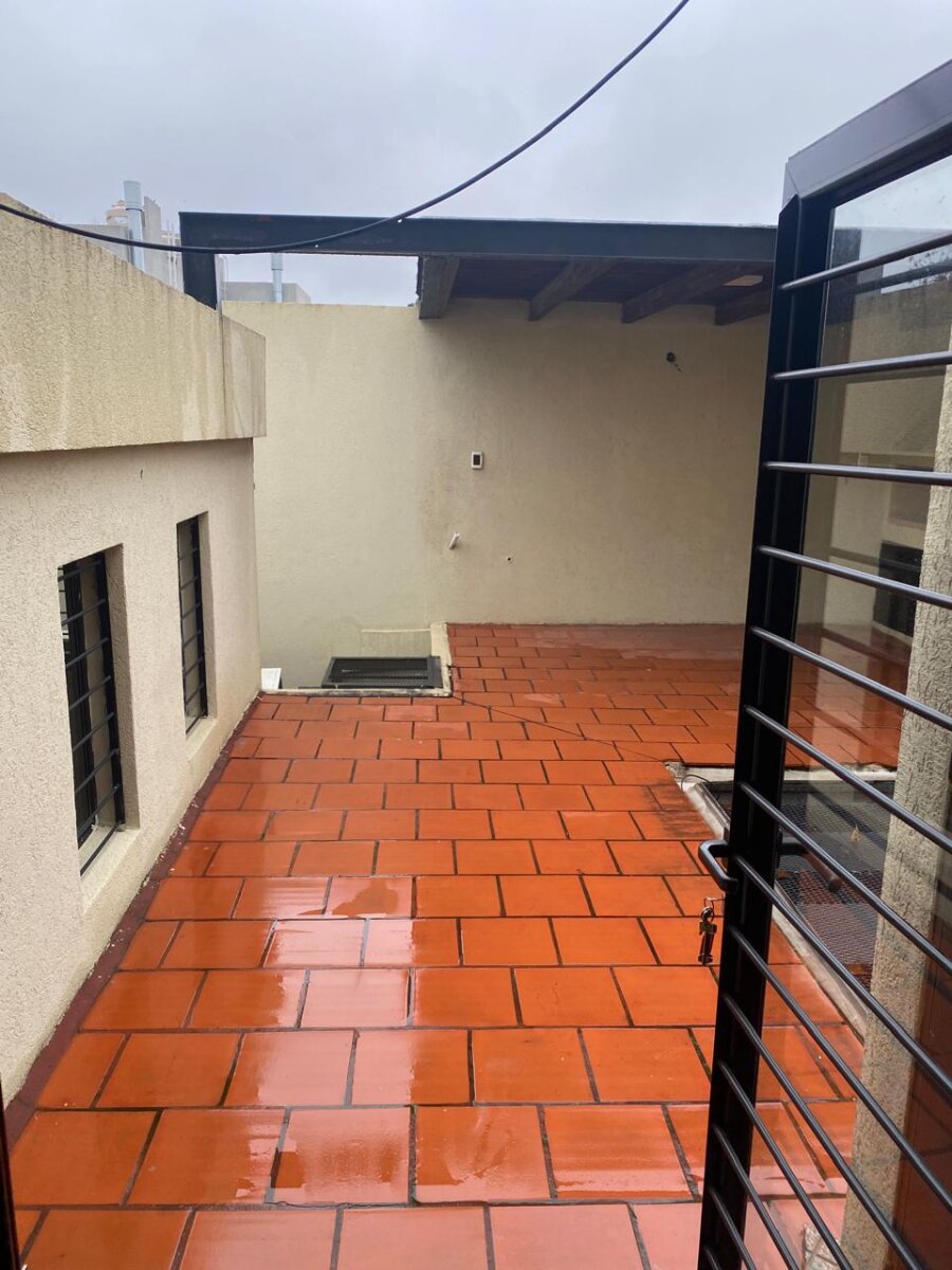 Impecable casa Hipolito Yrigoyen 900, ideal familia o instituciones - 34