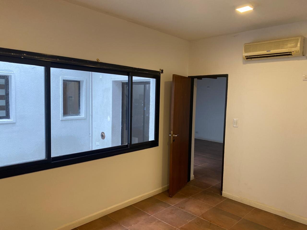 Impecable casa Hipolito Yrigoyen 900, ideal familia o instituciones - 17