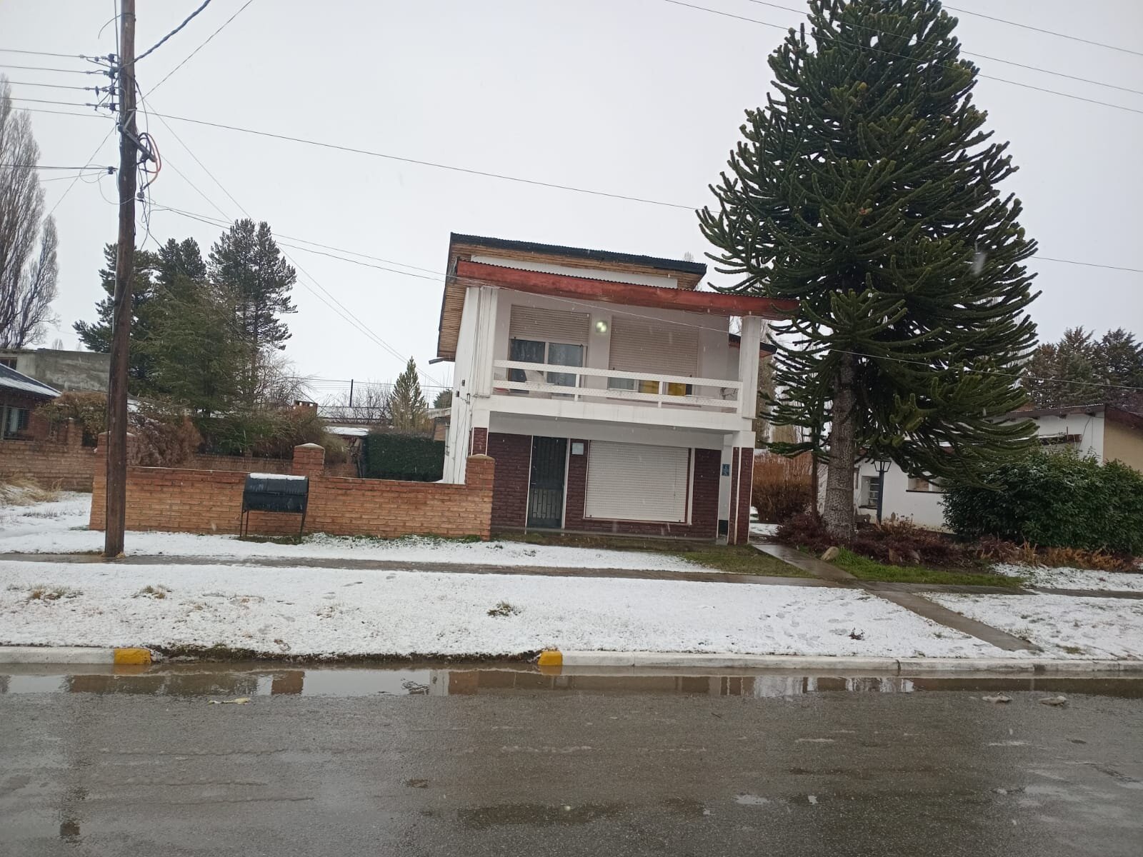 Sólida Casa de 224 m² en Dos Plantas – Estilo Patagónico sobre Ruta 40, El Maitén - 7