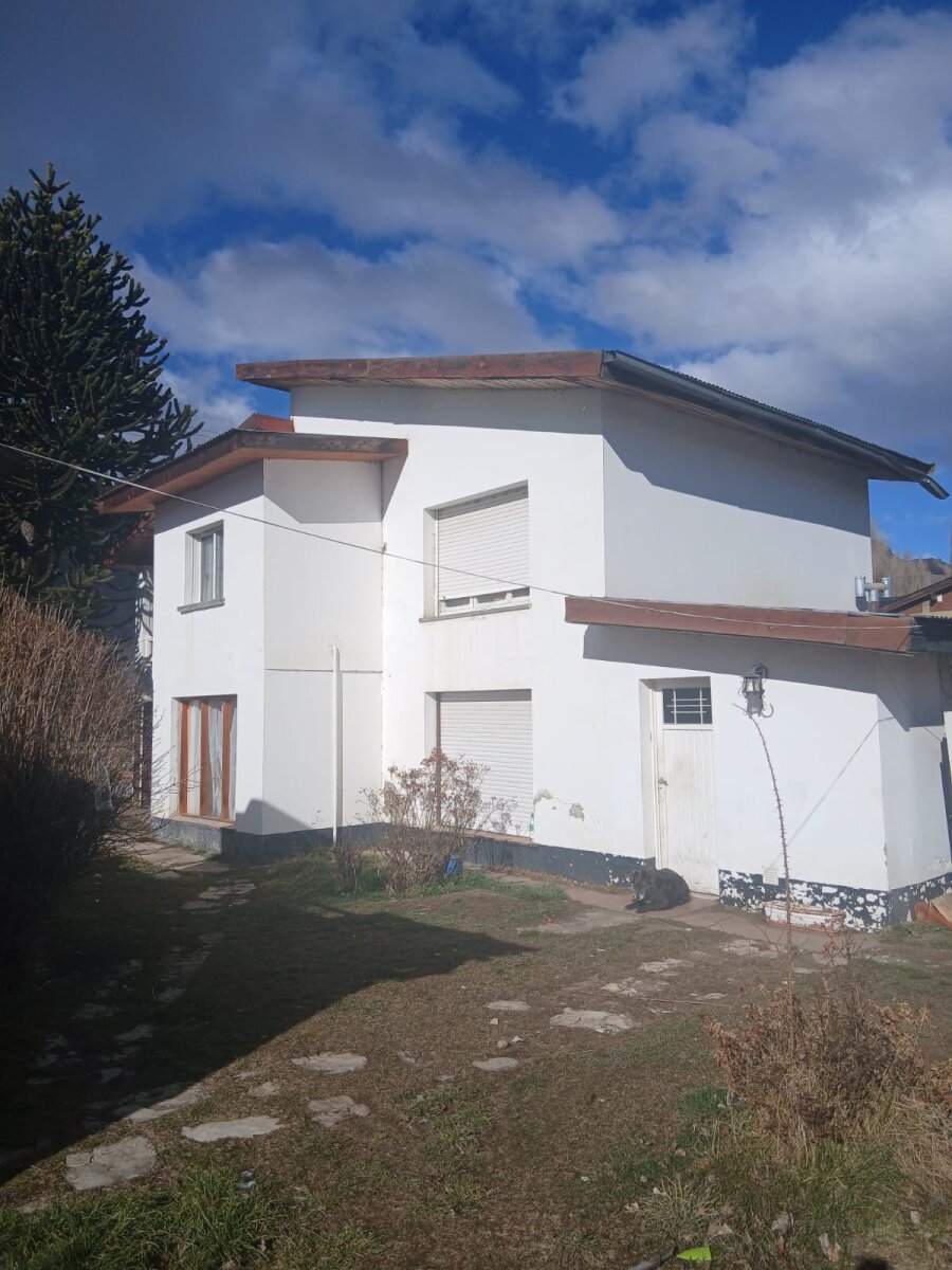 Sólida Casa de 224 m² en Dos Plantas – Estilo Patagónico sobre Ruta 40, El Maitén - 2