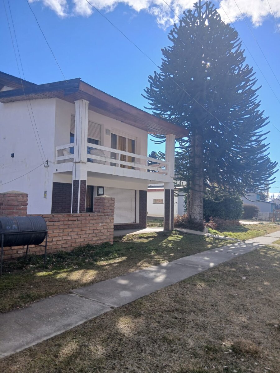 Sólida Casa de 224 m² en Dos Plantas – Estilo Patagónico sobre Ruta 40, El Maitén - 3