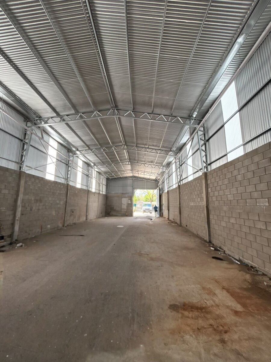Galpon  300 m2 a estrena con comedor, oficinas y 2 baños · Foto 2