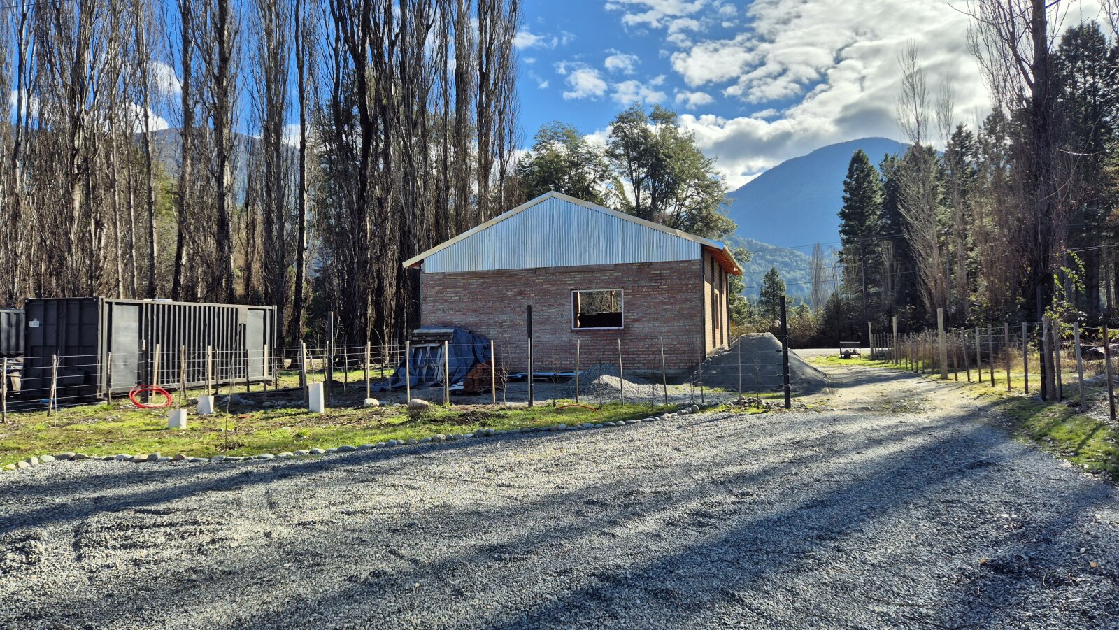 (064) Lago Puelo | Casa y Galpón de 216 m² sobre Ruta 16 con frente comercial directo - 16