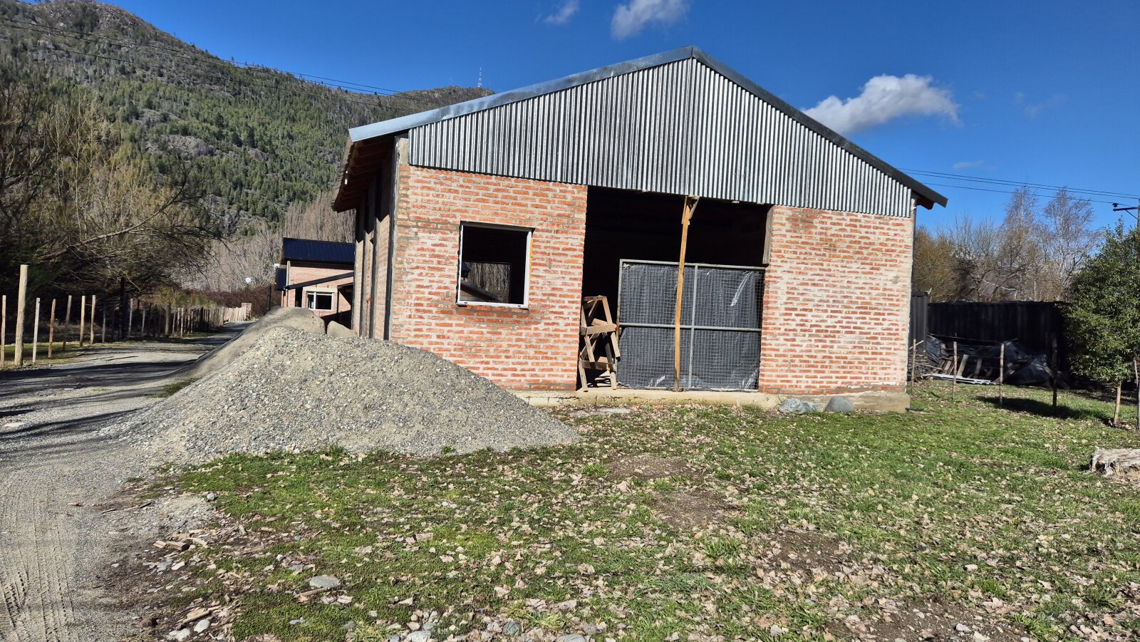 (064) Lago Puelo | Casa y Galpón de 216 m² sobre Ruta 16 con frente comercial directo - 15