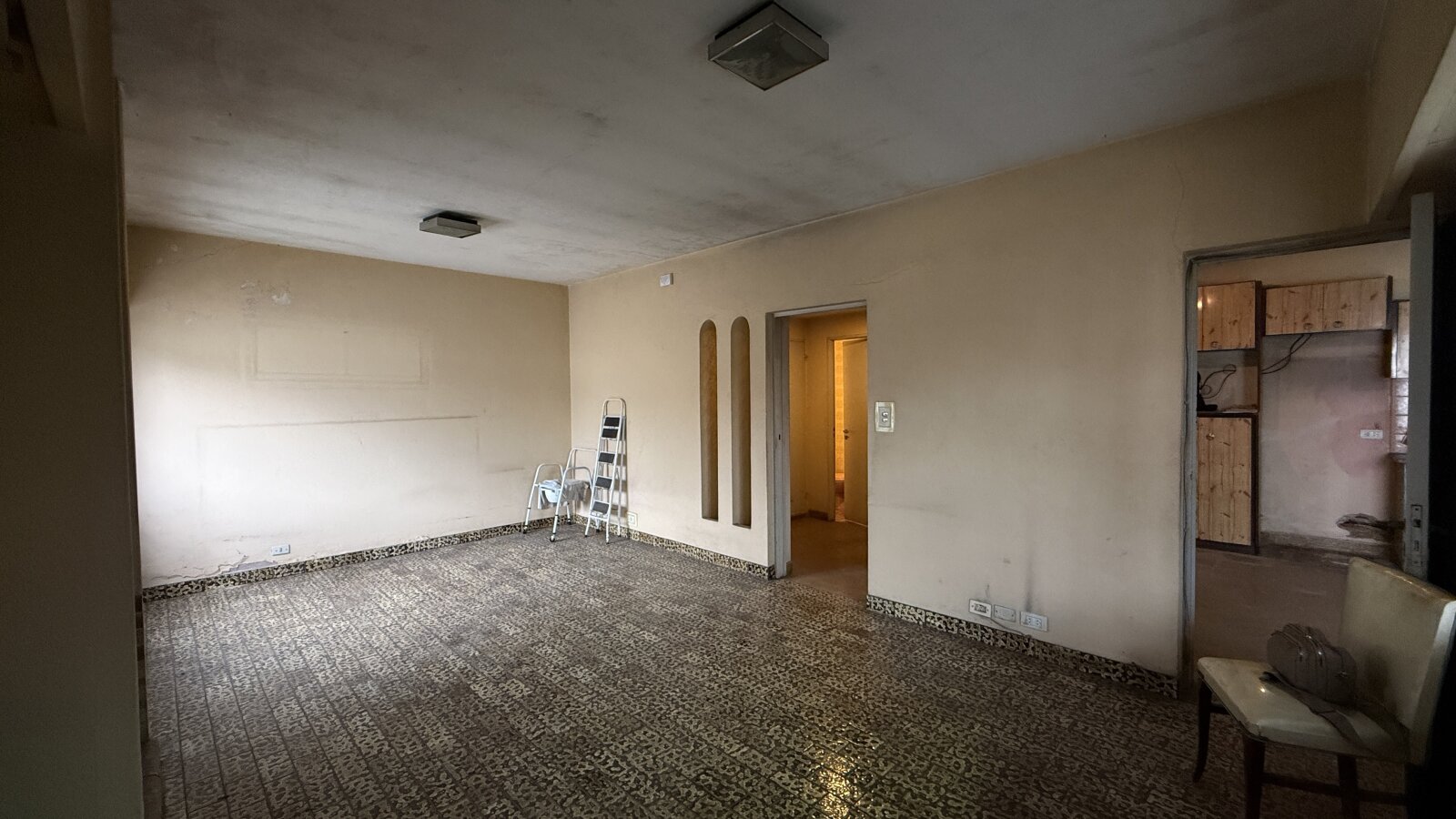 VENTA CASA 3 AMBIENTES A RECICLAR, CON GALPON EN RAMOS MEJIA - 2