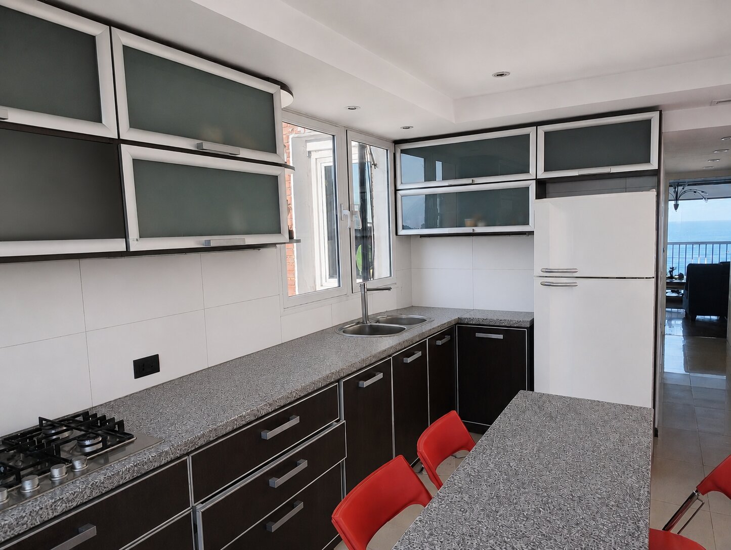 Alquiler Departamento 3 amb con balcón y cochera Playa Grande - 14