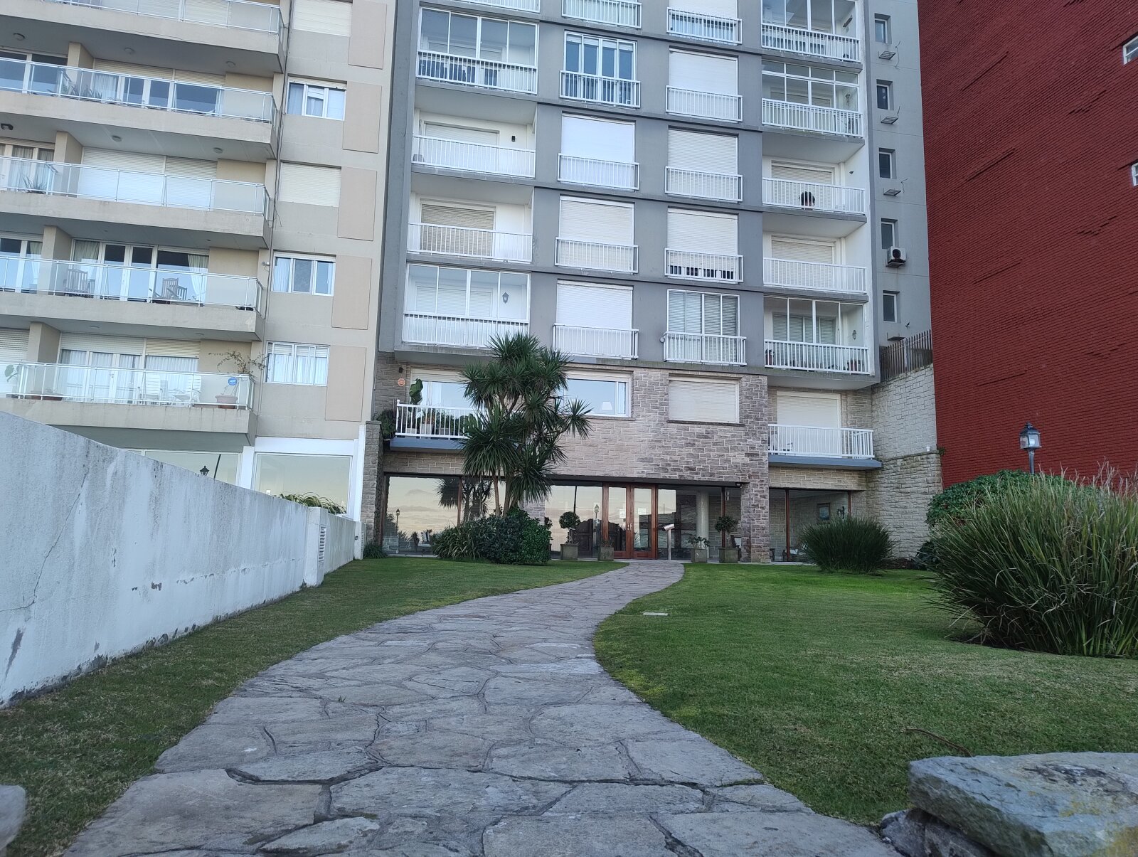 Alquiler Departamento 3 amb con balcón y cochera Playa Grande - 7