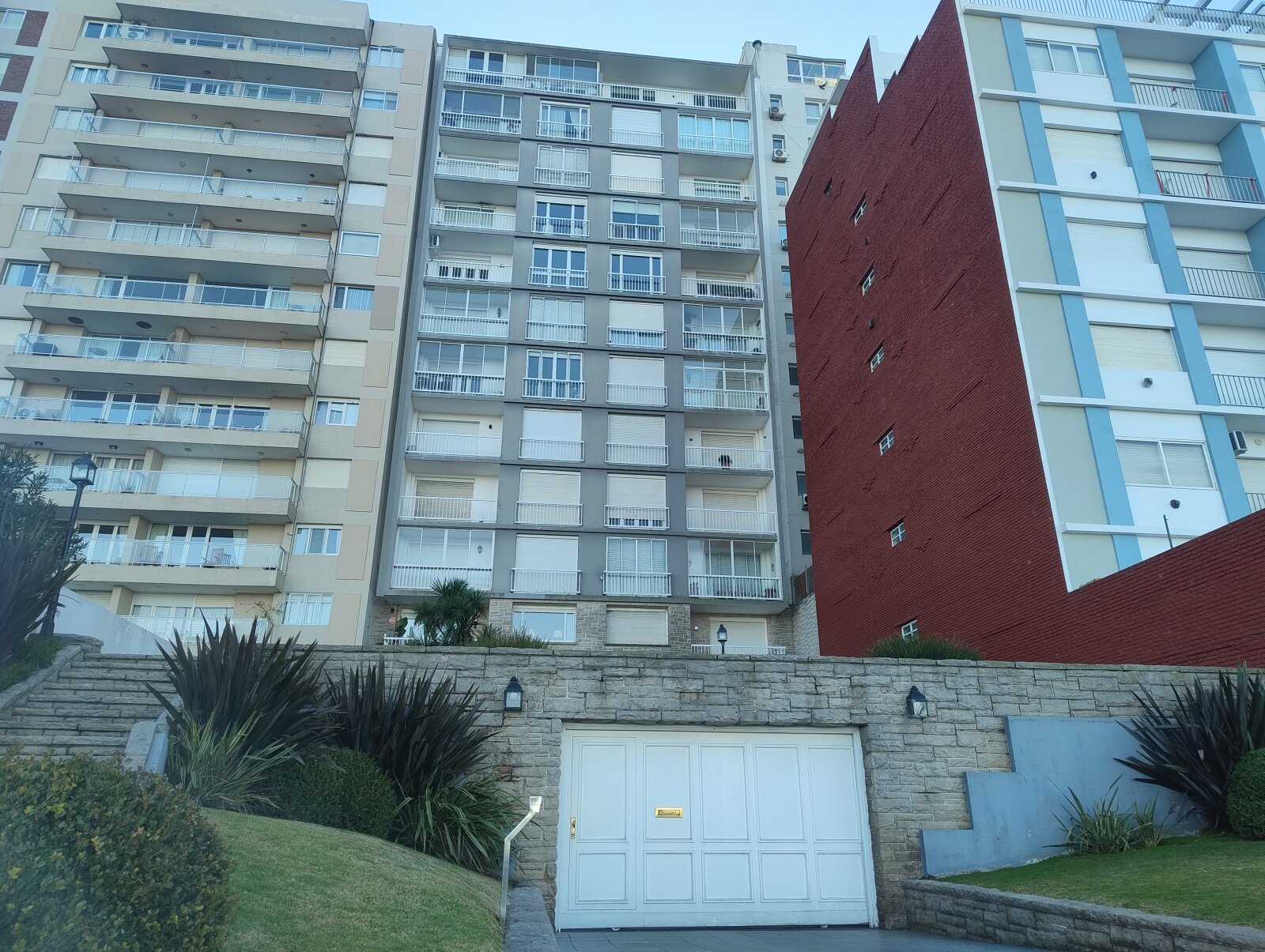 Alquiler Departamento 3 amb con balcón y cochera Playa Grande - 12