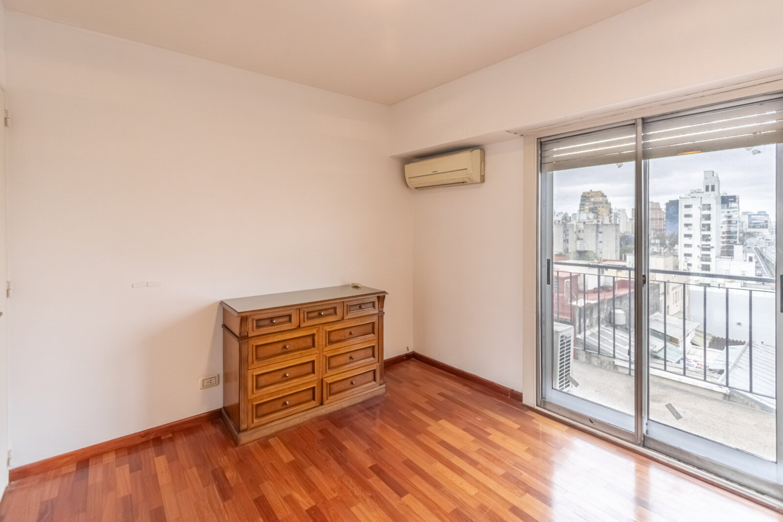 Venta - Cuatro ambientes mas dependencia - Balcon terraza - 17