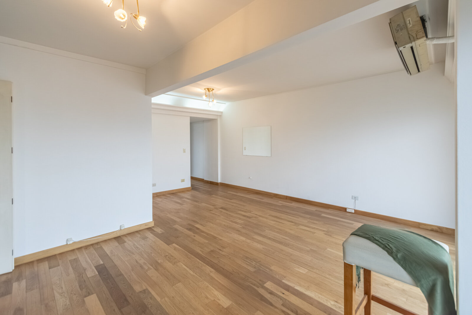 Venta - Cuatro ambientes mas dependencia - Balcon terraza - 8
