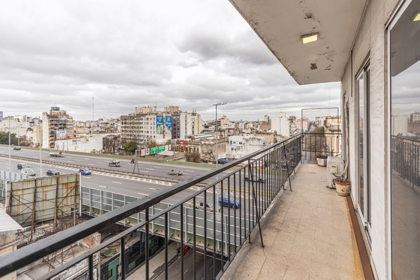 Venta - Cuatro ambientes mas dependencia - Balcon terraza - 7