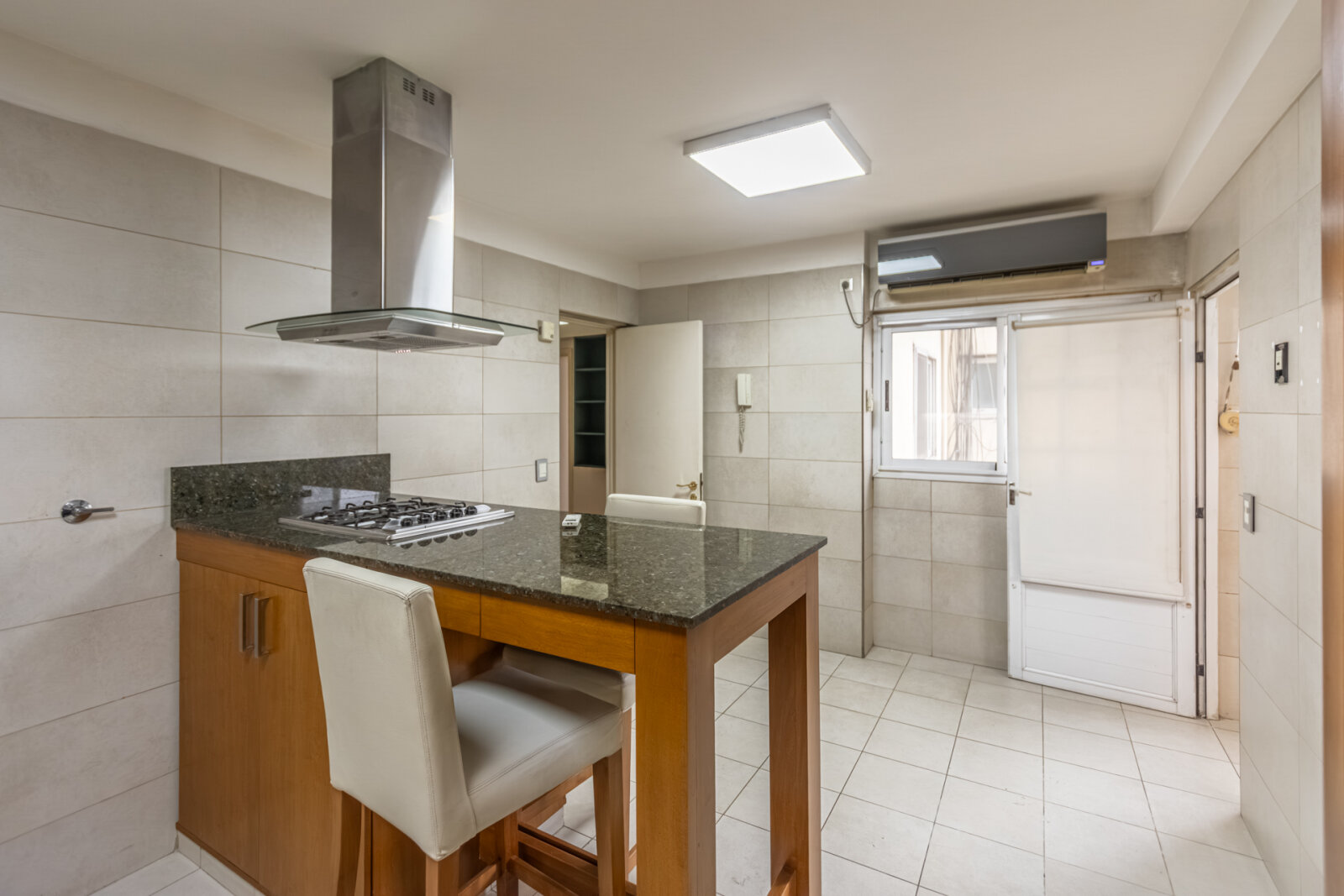 Venta - Cuatro ambientes mas dependencia - Balcon terraza - 13