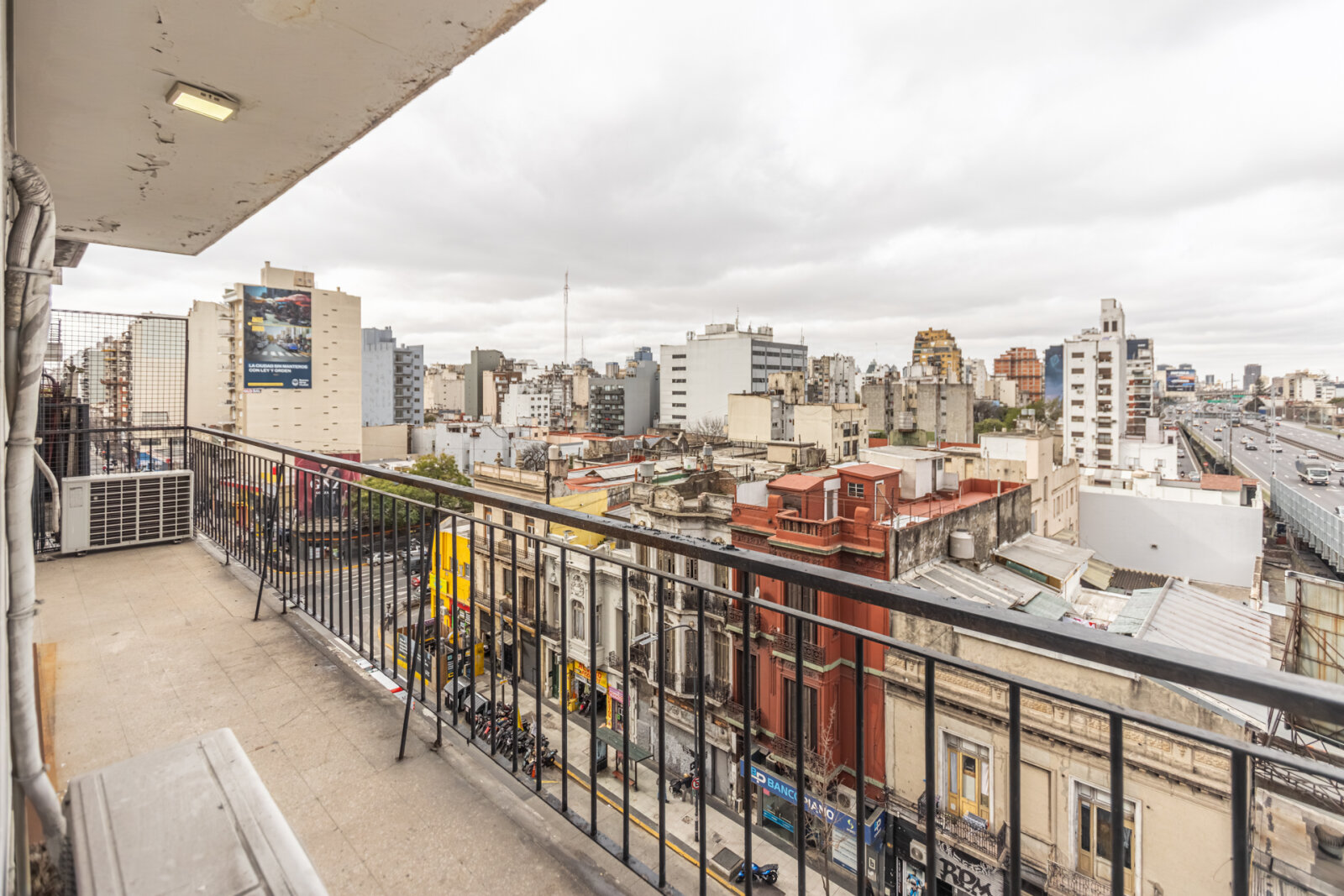 Venta - Cuatro ambientes mas dependencia - Balcon terraza - 6