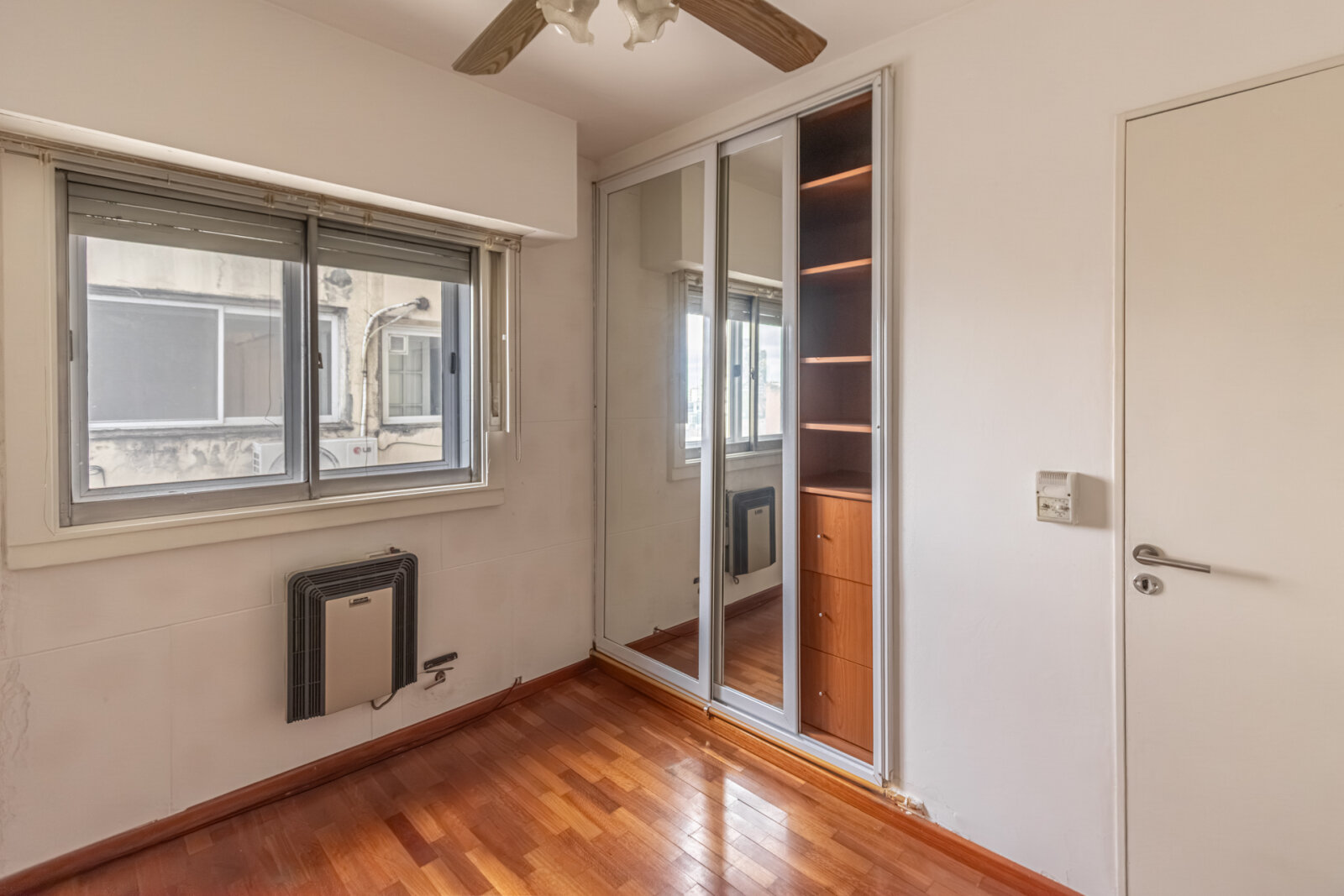 Venta - Cuatro ambientes mas dependencia - Balcon terraza - 25