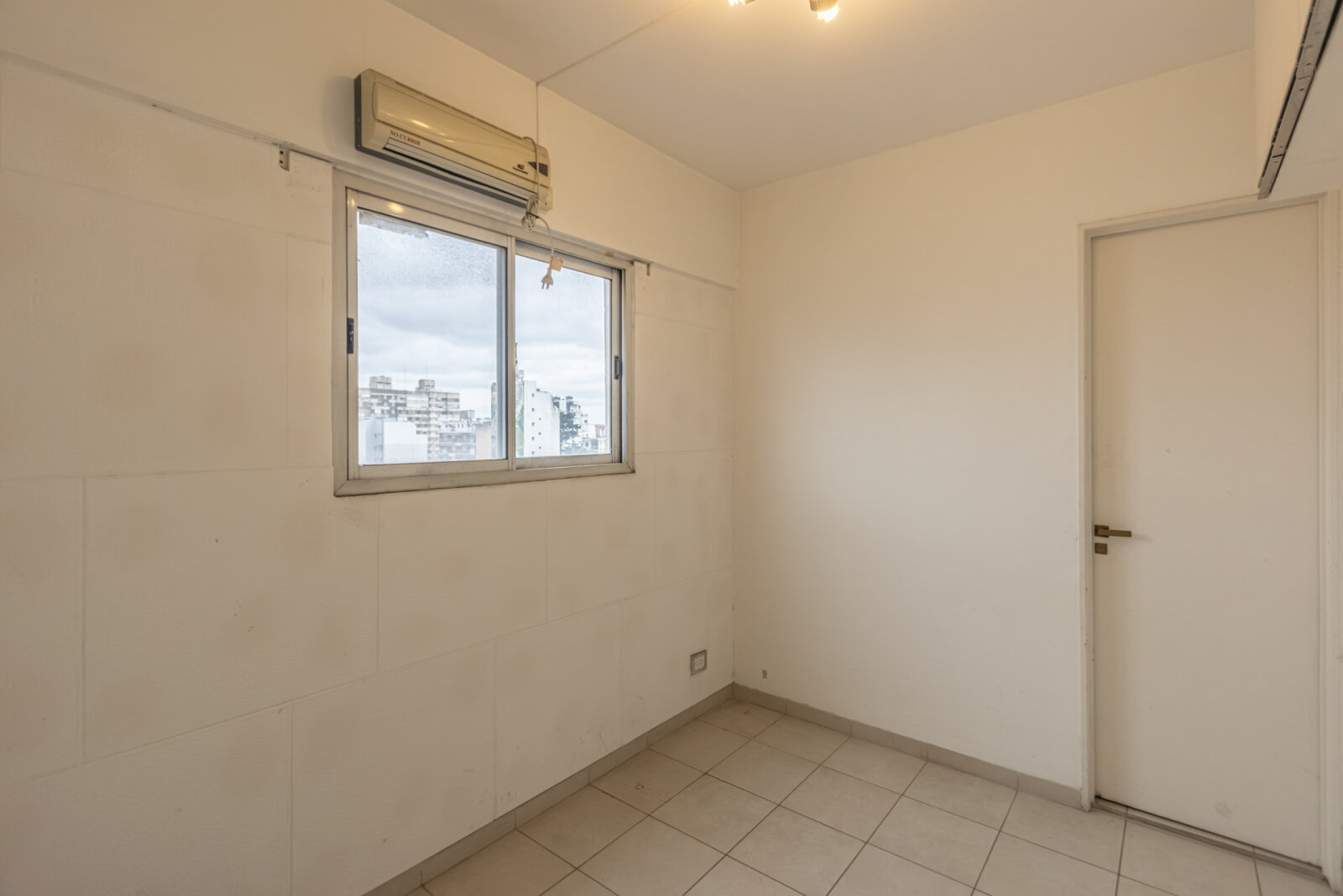 Venta - Cuatro ambientes mas dependencia - Balcon terraza - 30