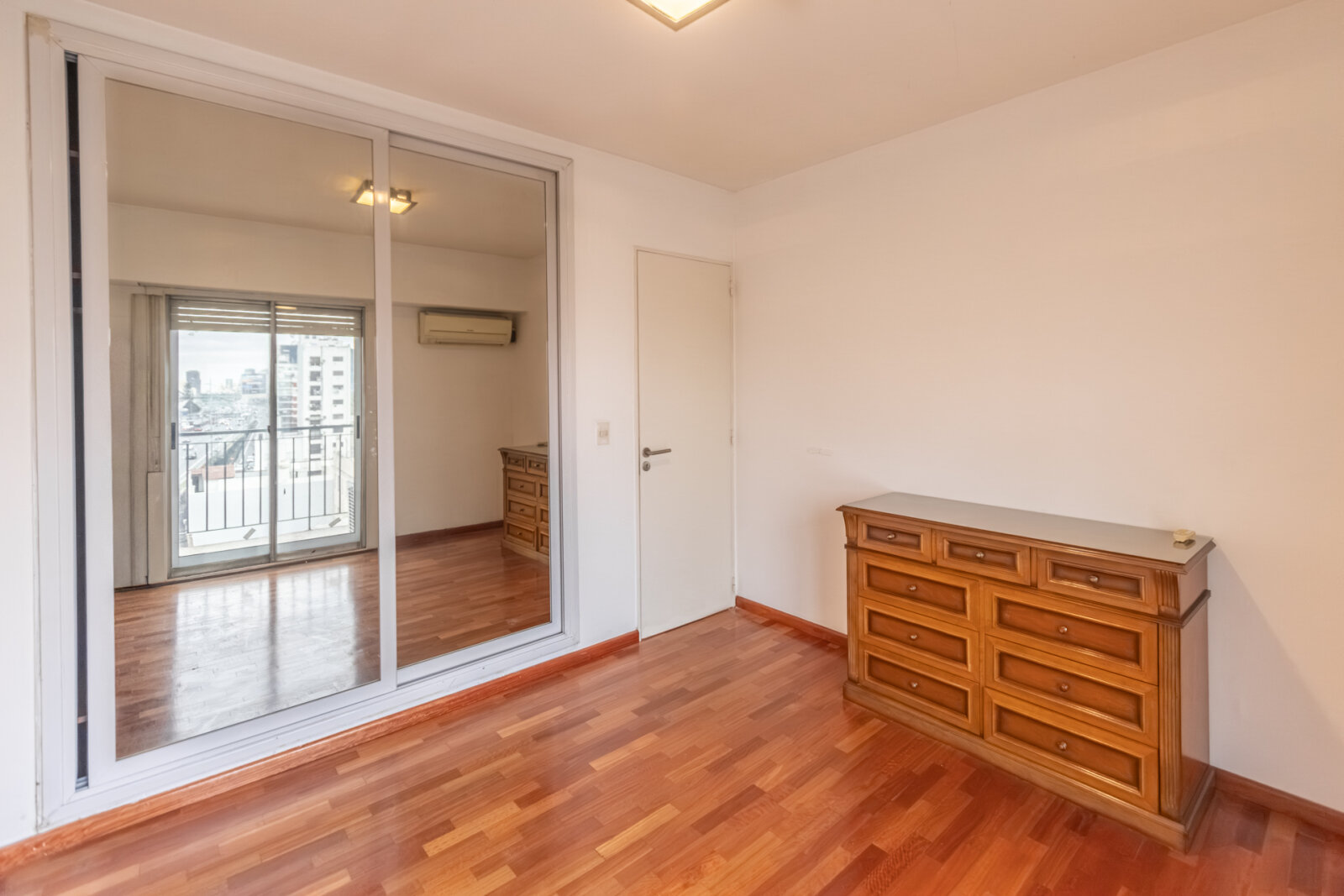Venta - Cuatro ambientes mas dependencia - Balcon terraza - 18