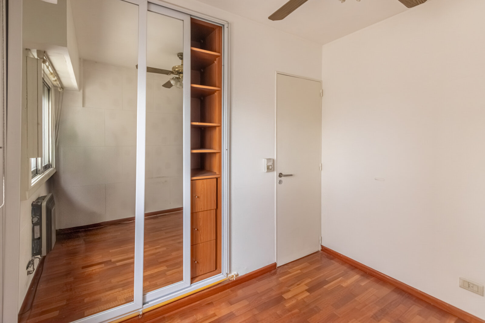Venta - Cuatro ambientes mas dependencia - Balcon terraza - 24